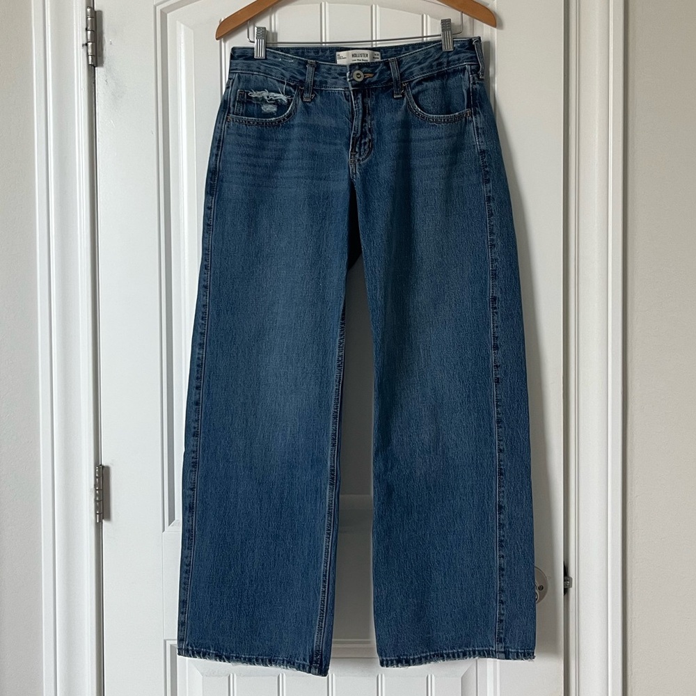 Hollister Low-Rise Medium Wash Baggy Jeans